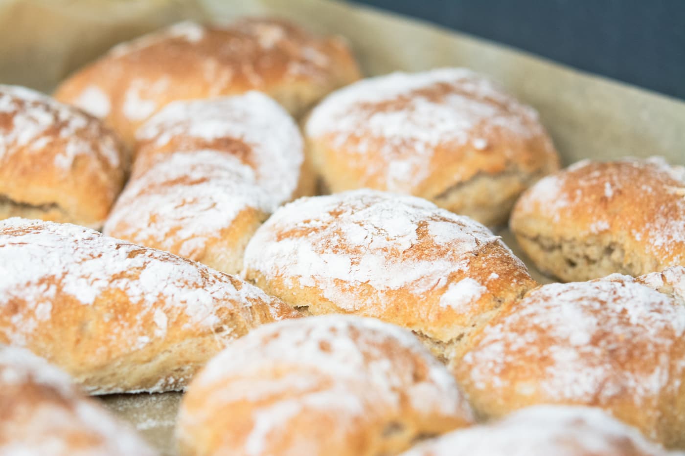 Dagsfärskt bröd och delispecialiteter från Guldkringlans Bröd & Deli